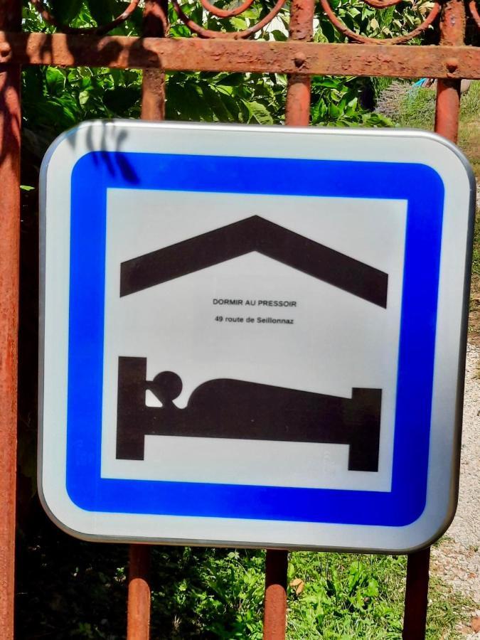Dormir Au Pressoir Montagnieu  Exteriér fotografie